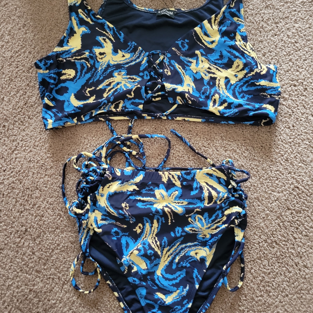 Stylish Blue and Yellow Bikini Set. Size 4X but Fits Like A 3X, Ties On The Side